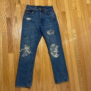 Selling them because they don’t fit me anymore. They are a size 0.